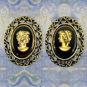 Vintage Cameo 90’s Earrings Oval Gold and Black tones